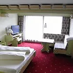 Kronenhotel Bed and Breakfast