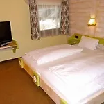 Nocleg ze śniadaniem Kronenhotel 3*