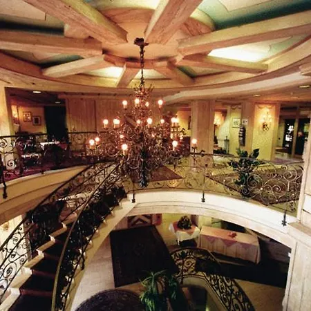 Frühstückspension Kronenhotel 3*