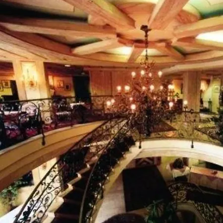 Kronenhotel 住宿加早餐酒店 3*