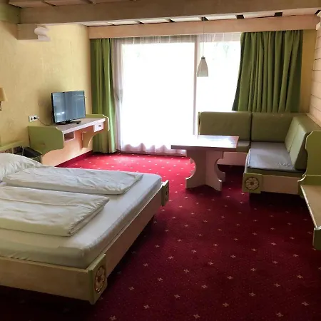 Kronenhotel 住宿加早餐酒店 3*